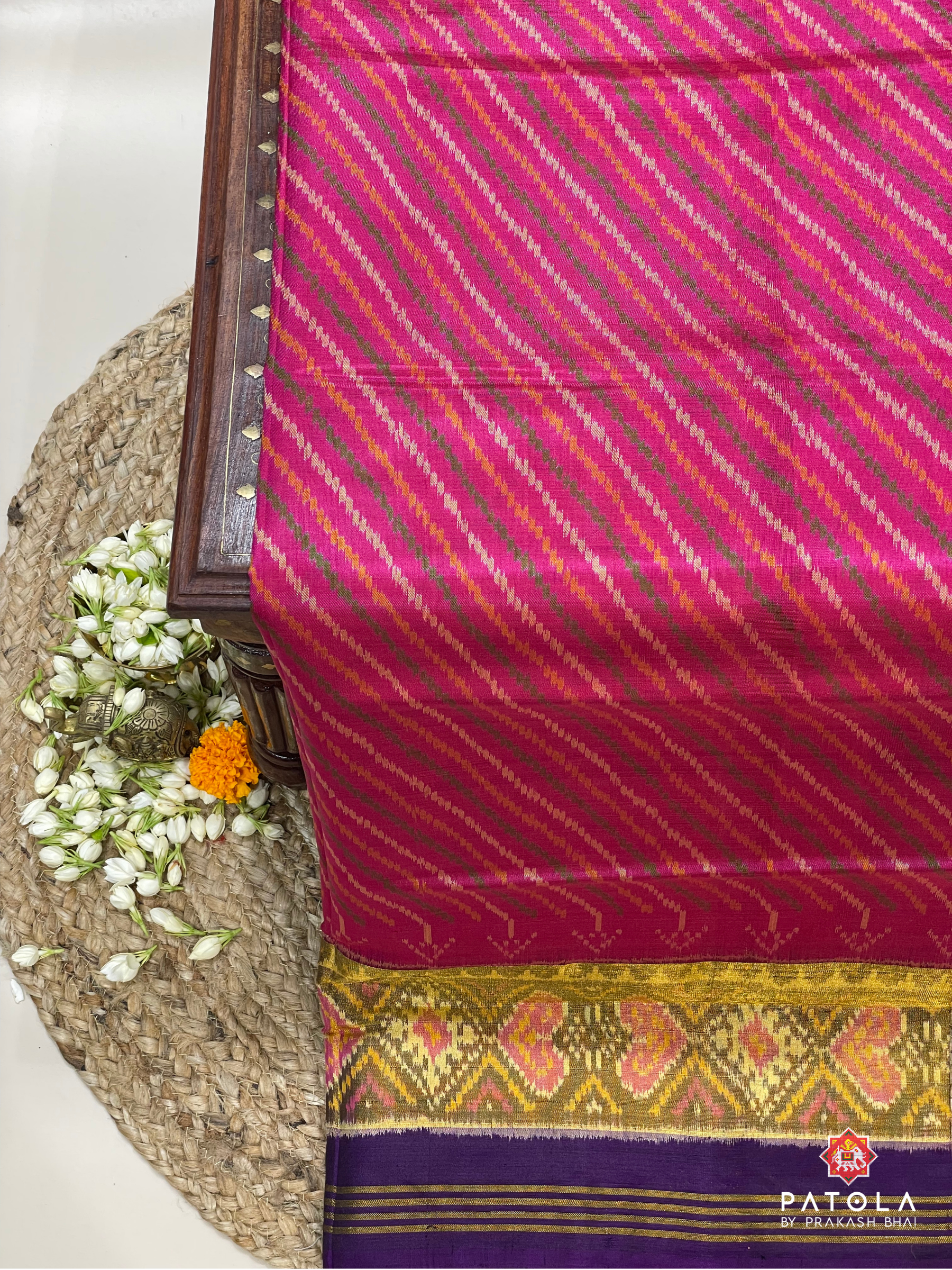 Laheriya Design With Traditional Border Single Ikat Patola Saree