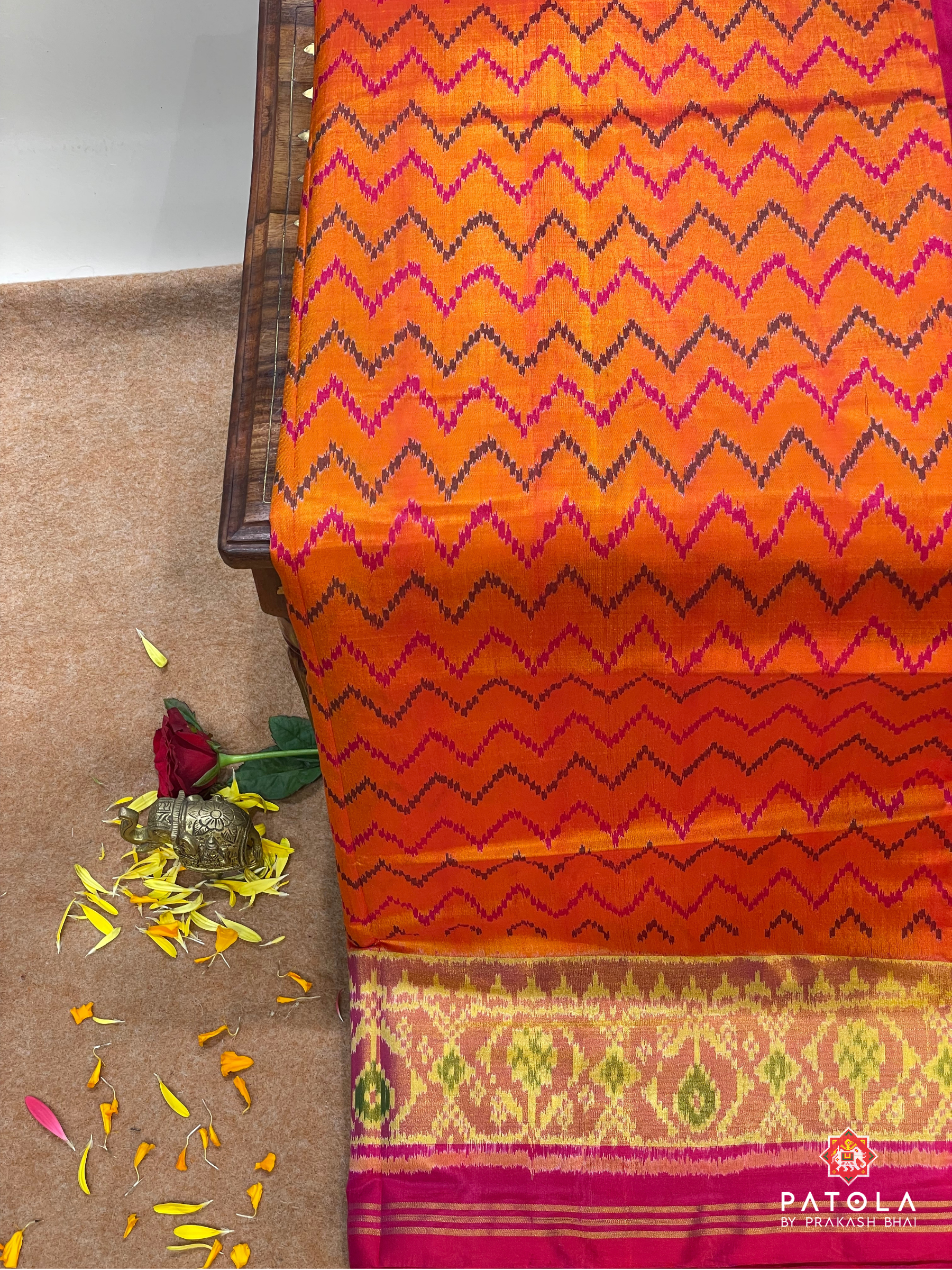 Zigzag Lines Designer Single Ikat Patola Saree