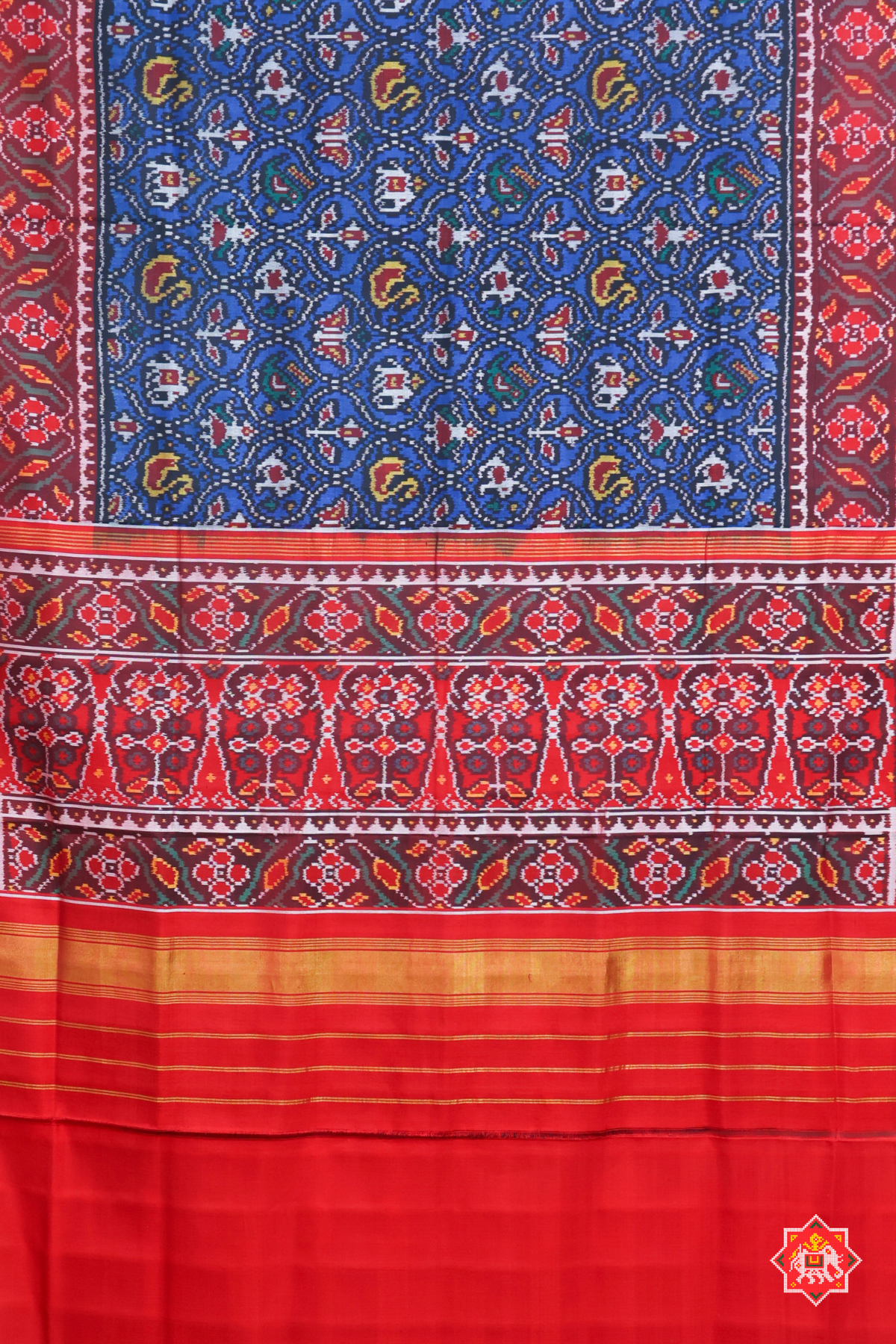 Small chabdi design with motif design & pallu border contras semi double ikat patola saree