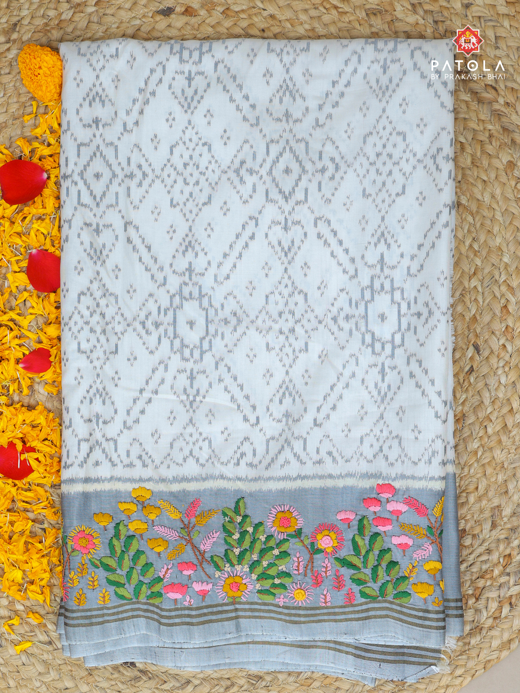 Masterpiece Patola off White manekchowk pure With Handwork