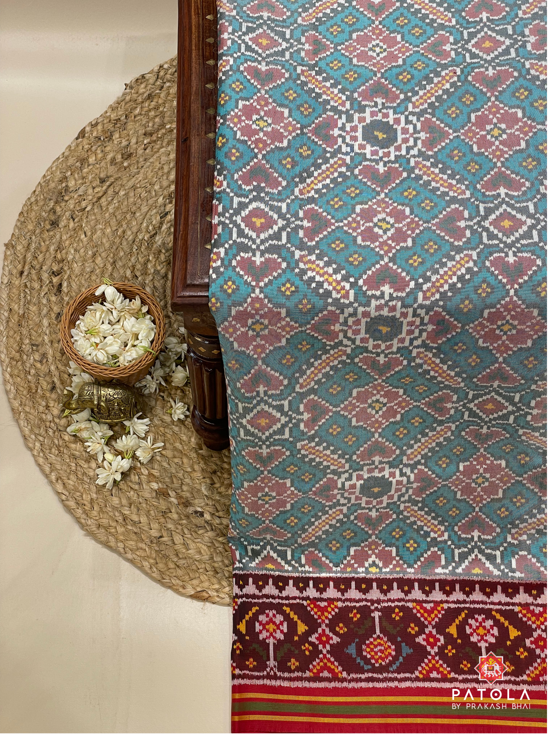 Manekchowk Design With Traditional Border Pallu Contrast Semi Double Ikat Saree