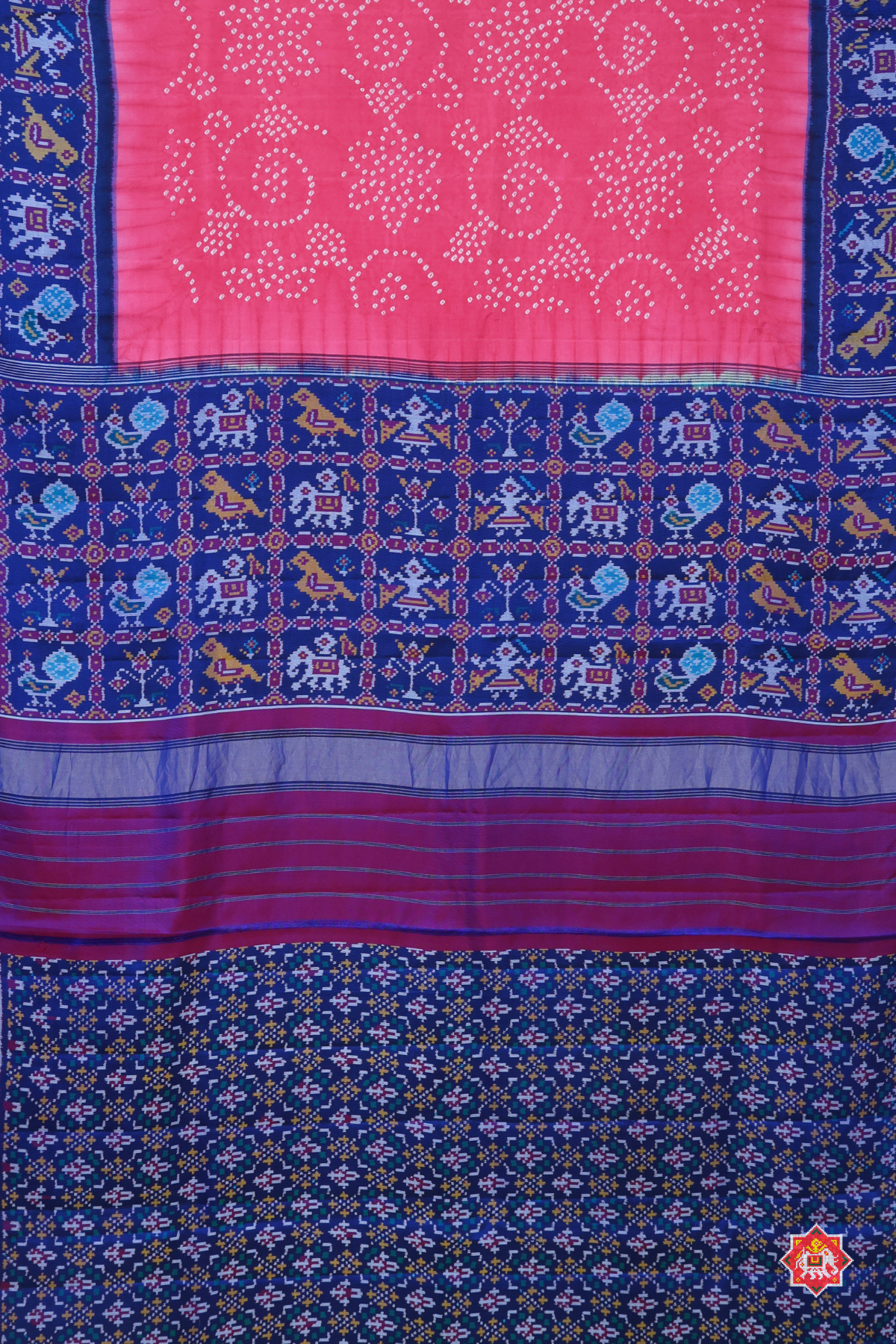 Hathi popat border with small bandhej patola saree blouse design