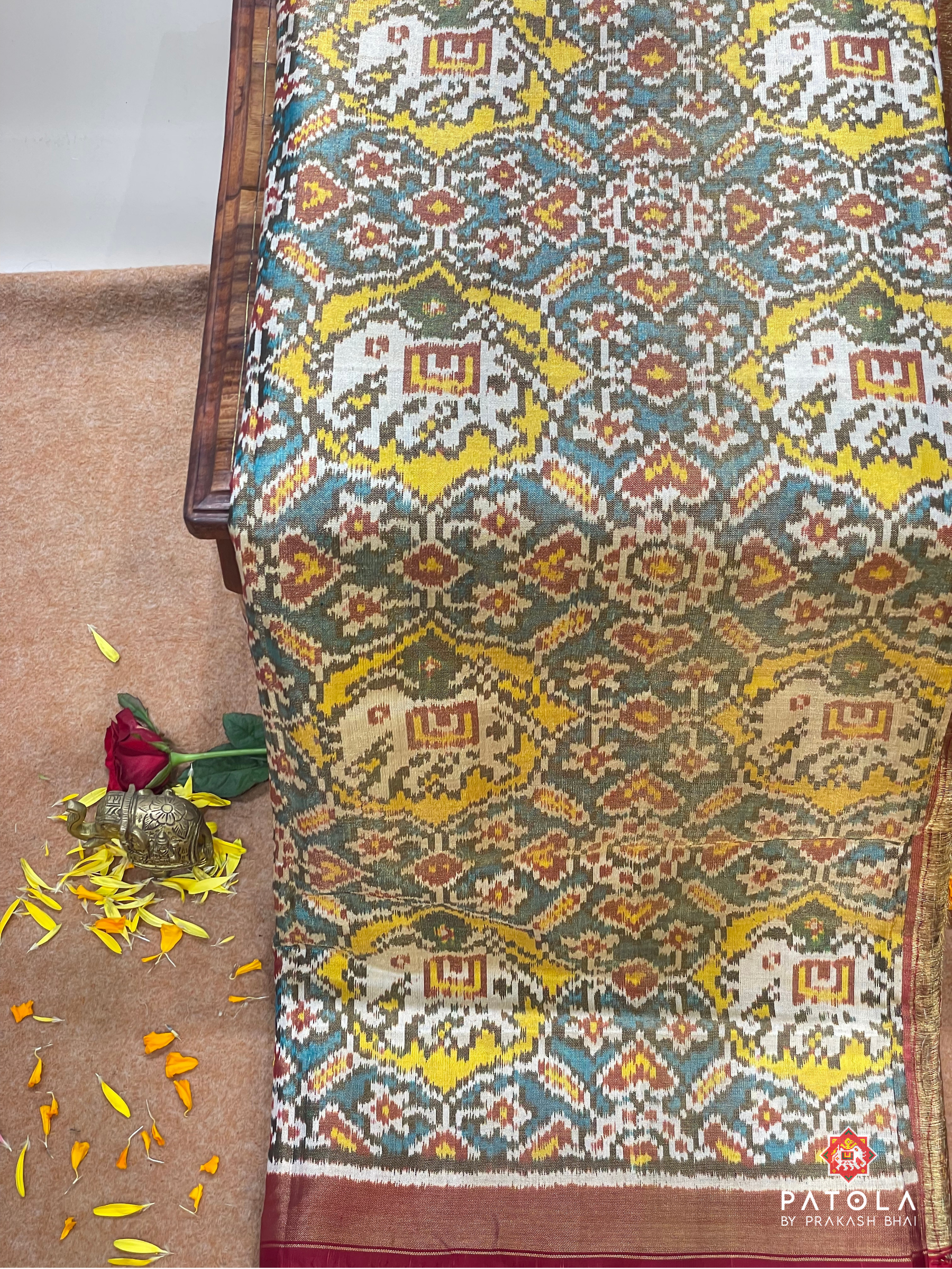 Elephent With Manekchowk Designer Tissue Patola Saree