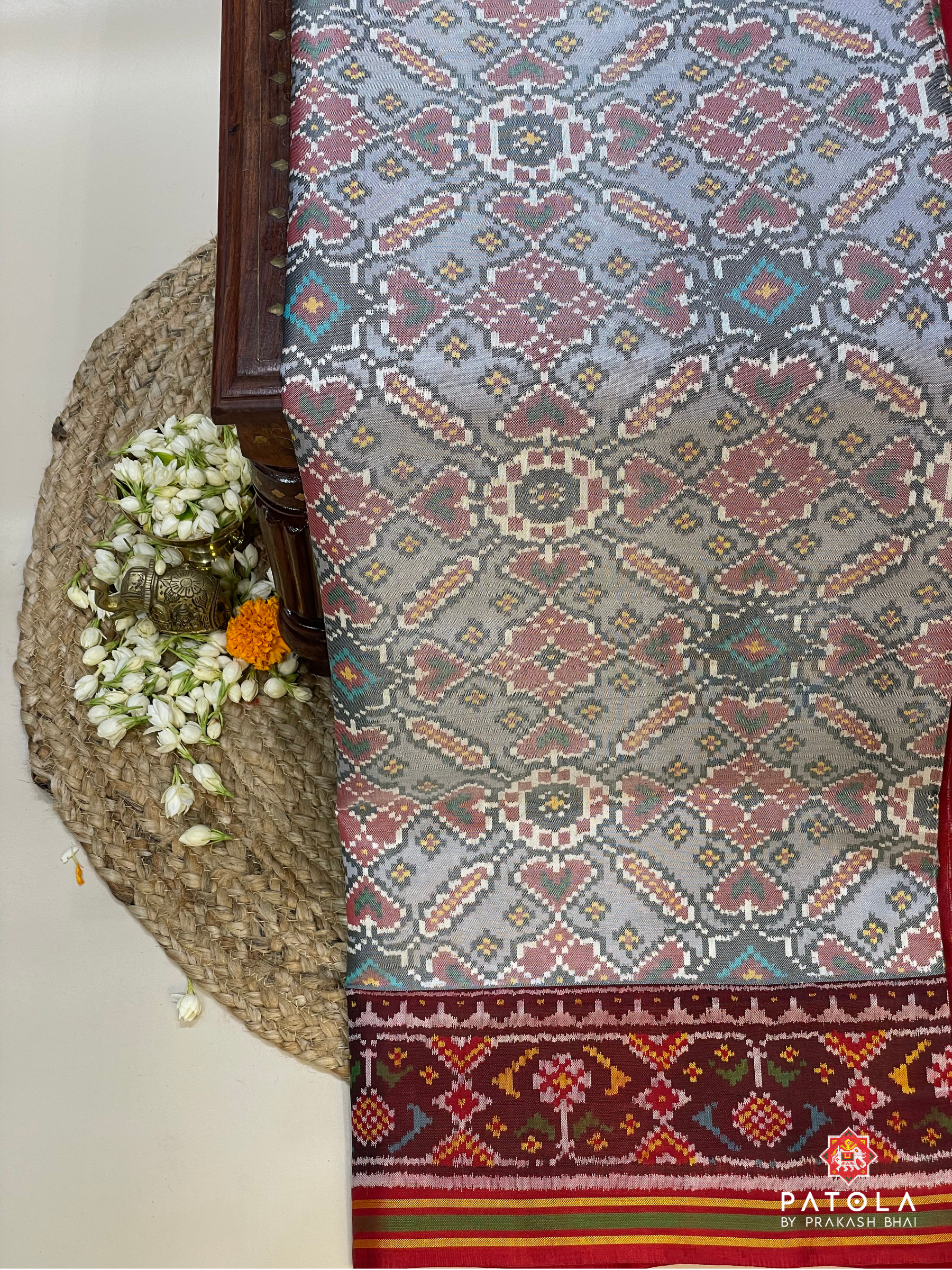 Manekchowk Design With Traditional Border Pallu Contrast Semi Double Ikat Saree