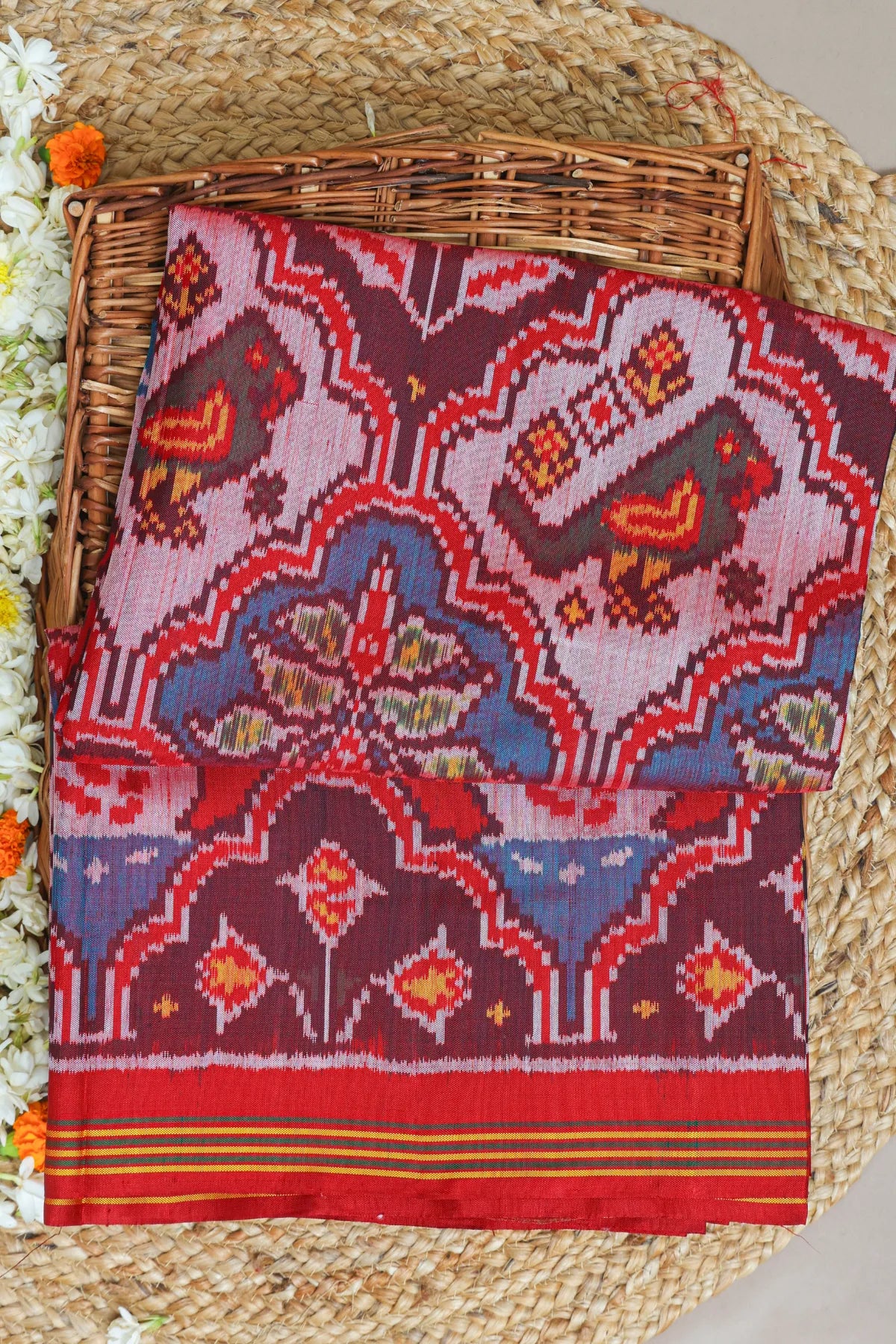 Small border with motifs design & pallu design tradional semi double ikat patola saree
