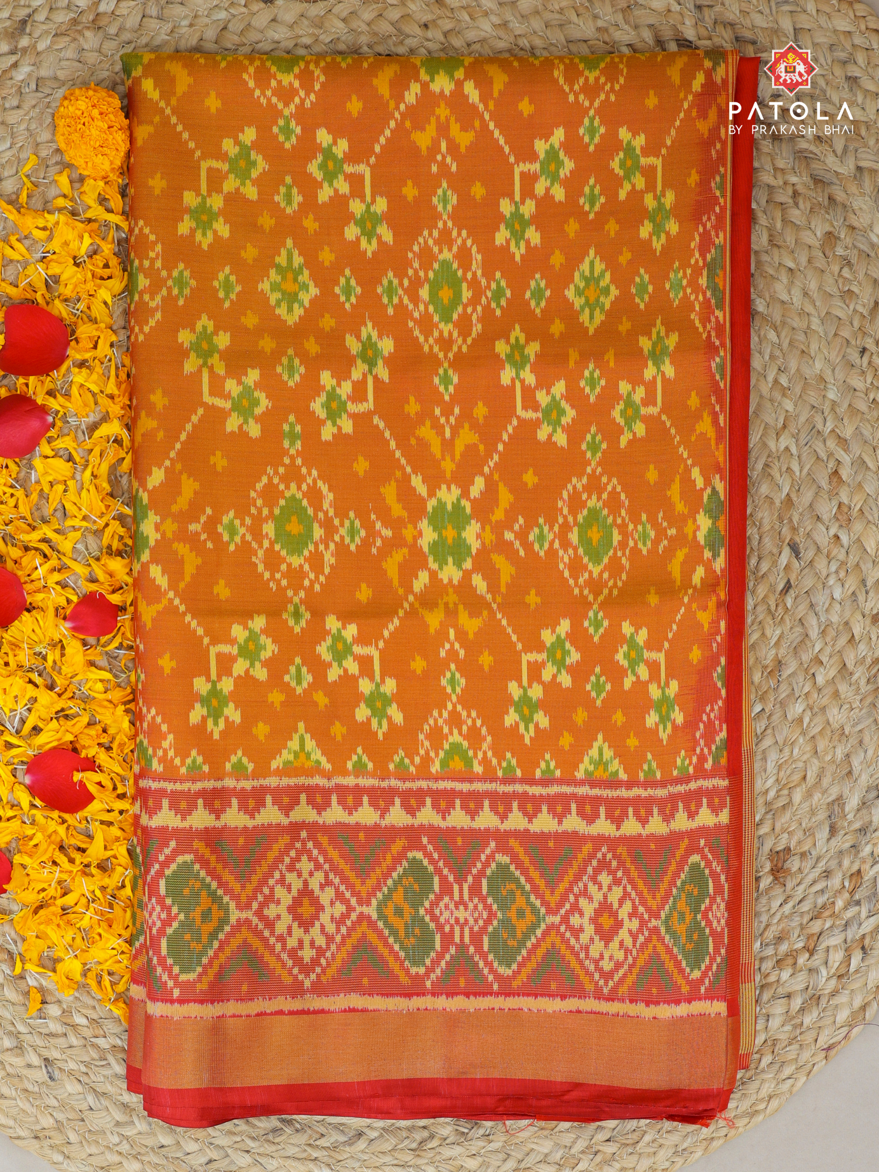 Navratna design with pallu border contrast single ikat patola saree