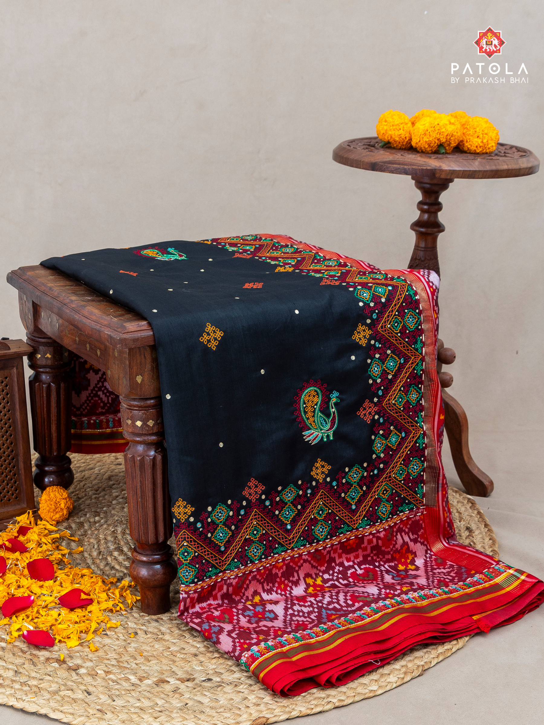 Masterpiece Navratna & manek chowk Design Border with kutchi pure Handwork blouse patola design