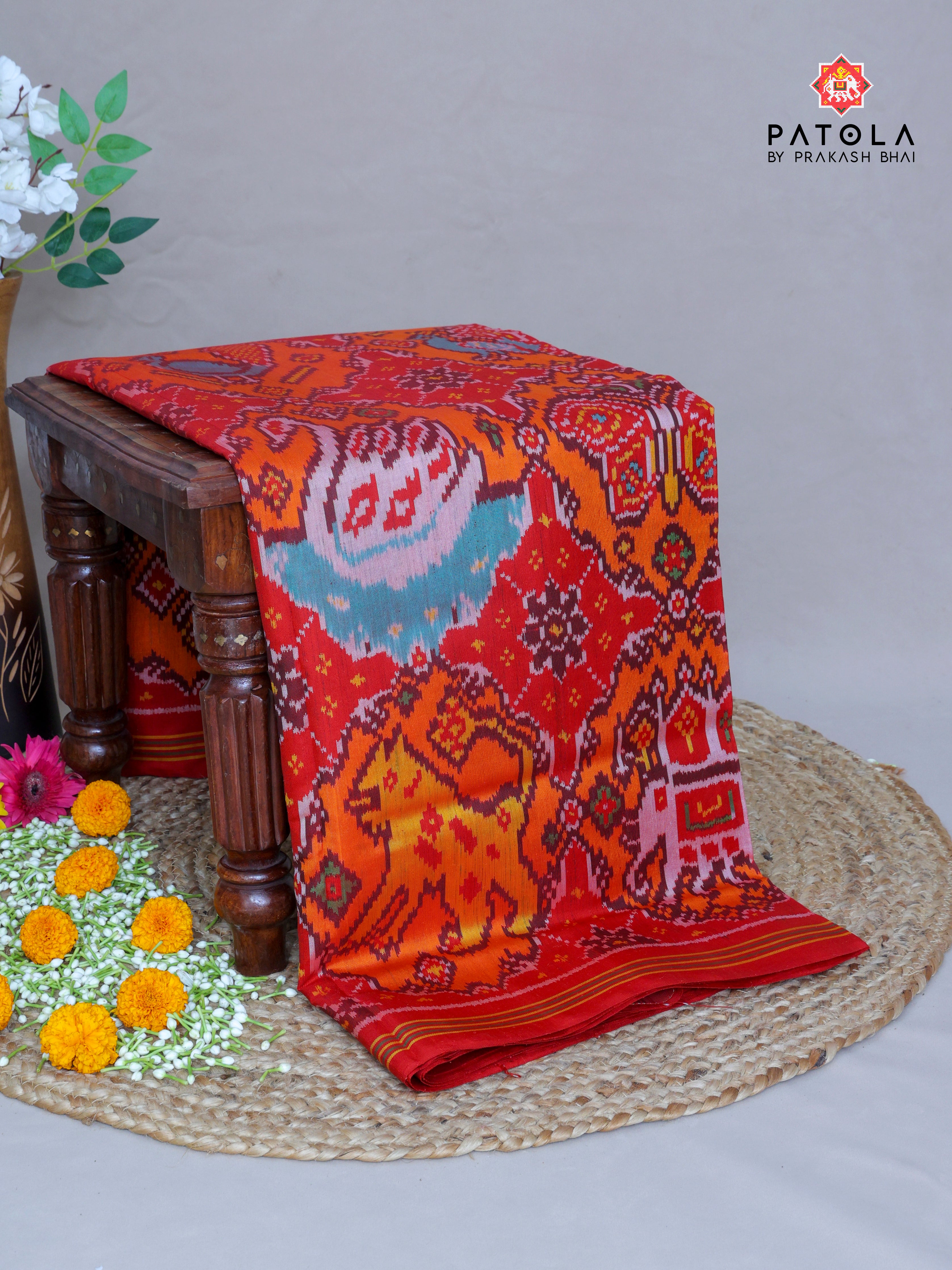 Masterpiece 8 Figures With Chhabdi Design Semi Double Ikat Patola Sareee