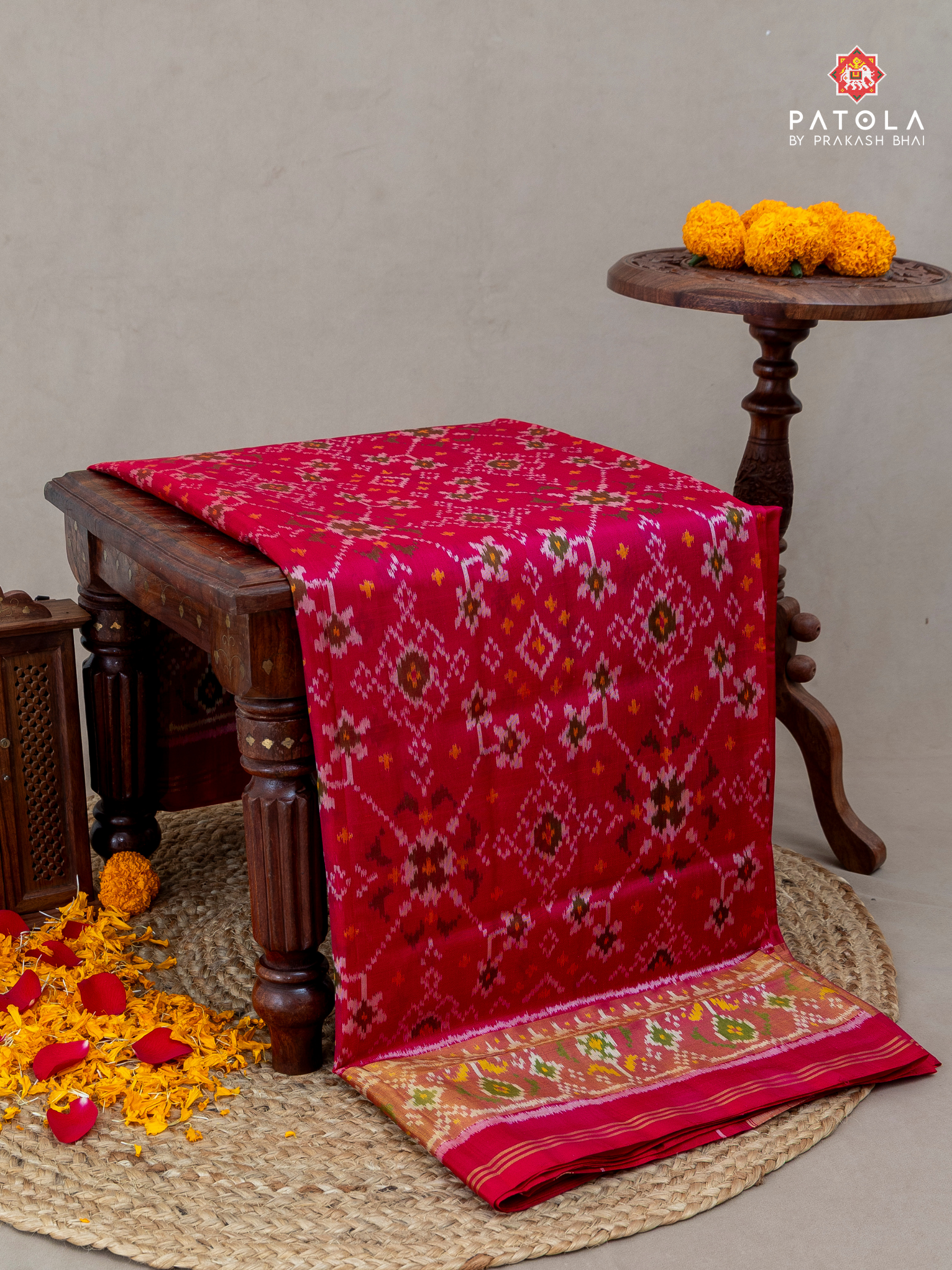 Navratna design with ghughroo border single ikat patola saree