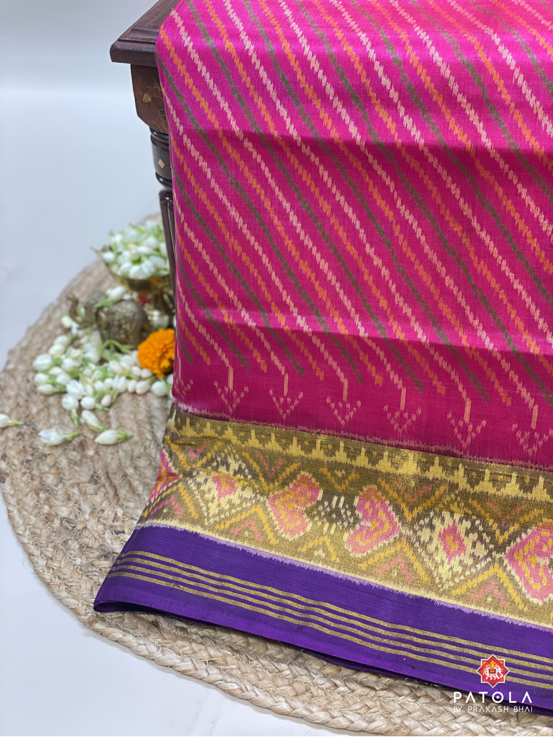 Laheriya Design With Traditional Border Single Ikat Patola Saree