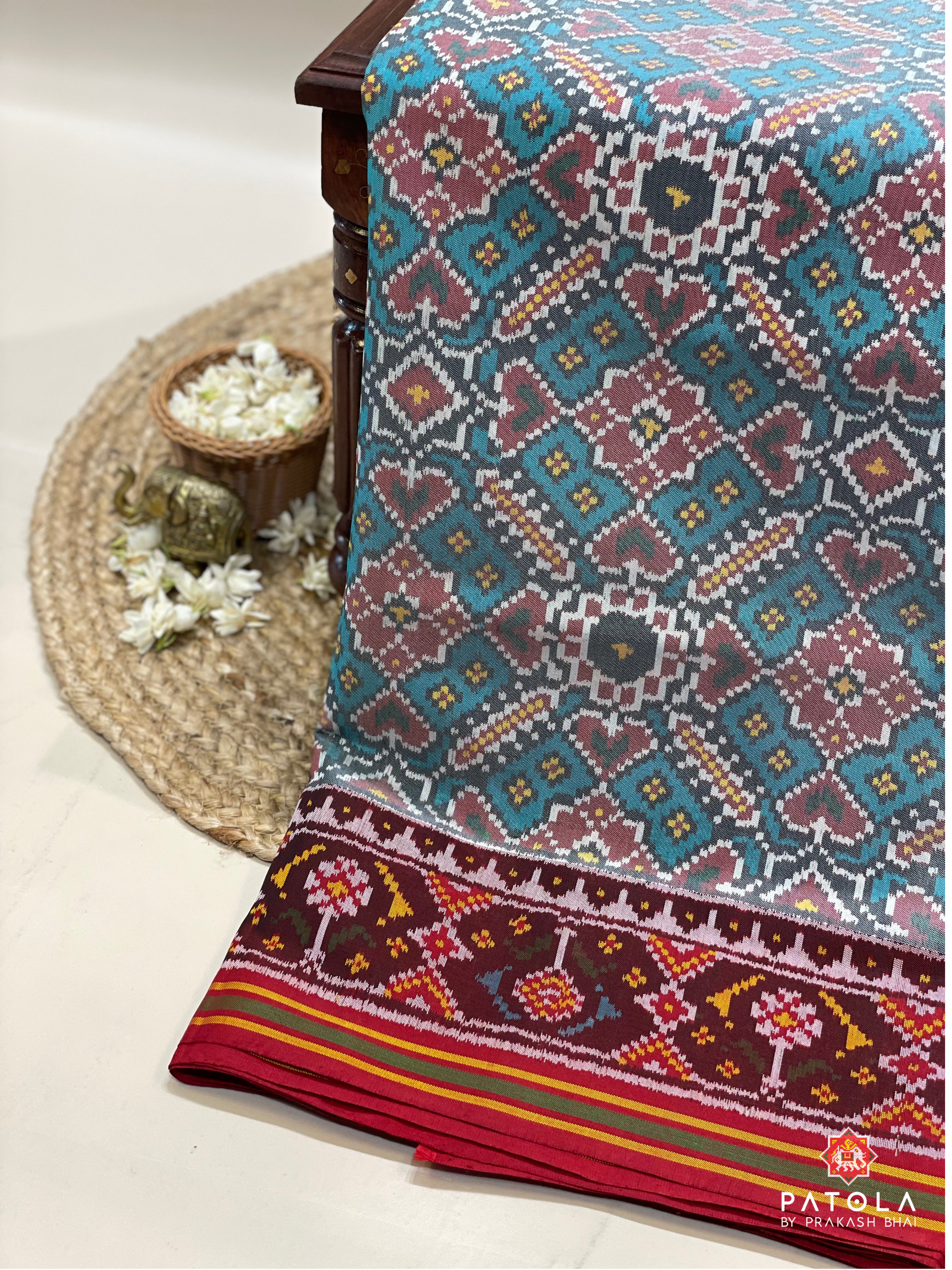 Manekchowk Design With Traditional Border Pallu Contrast Semi Double Ikat Saree