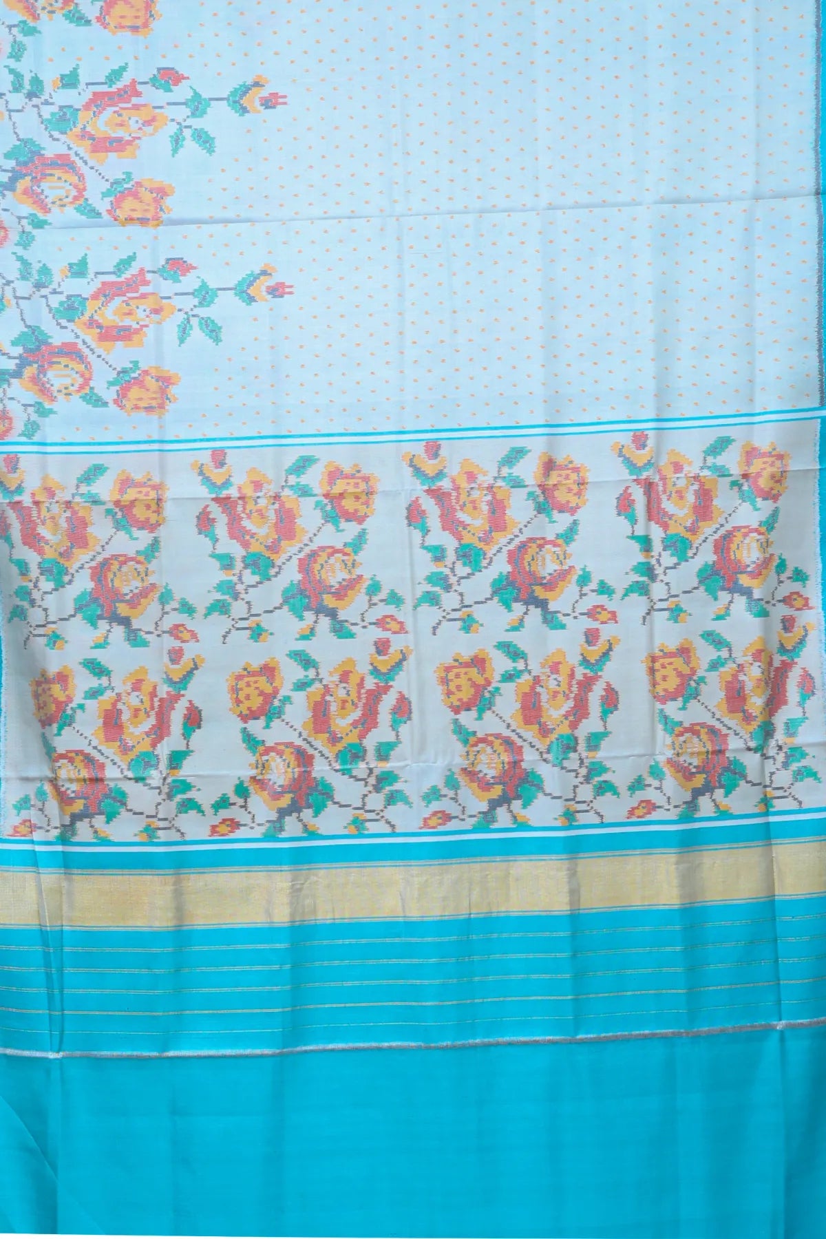 Masterpiece scut border with small dots & flower design pallu Semi double ikat patola saree
