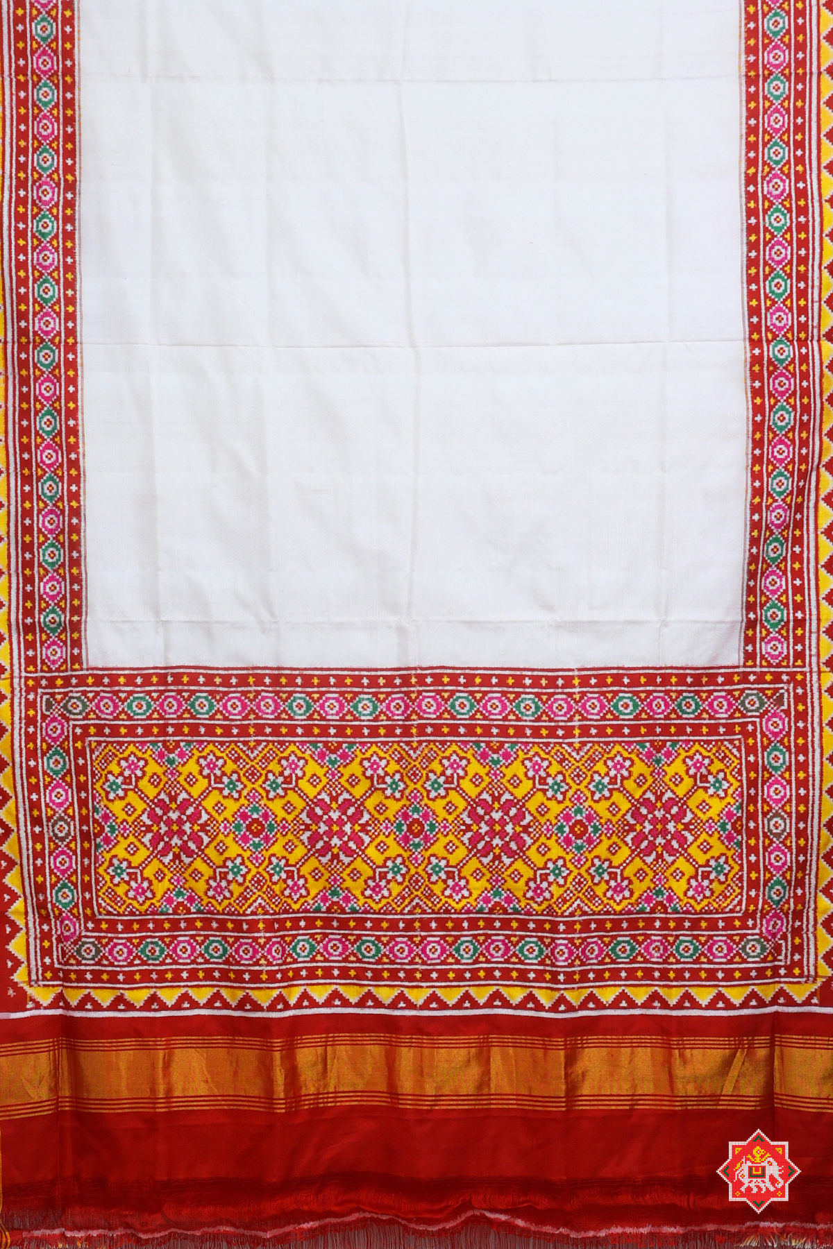 Patan patola plain white with pallu design traditional navratna pure double ikat patola saree