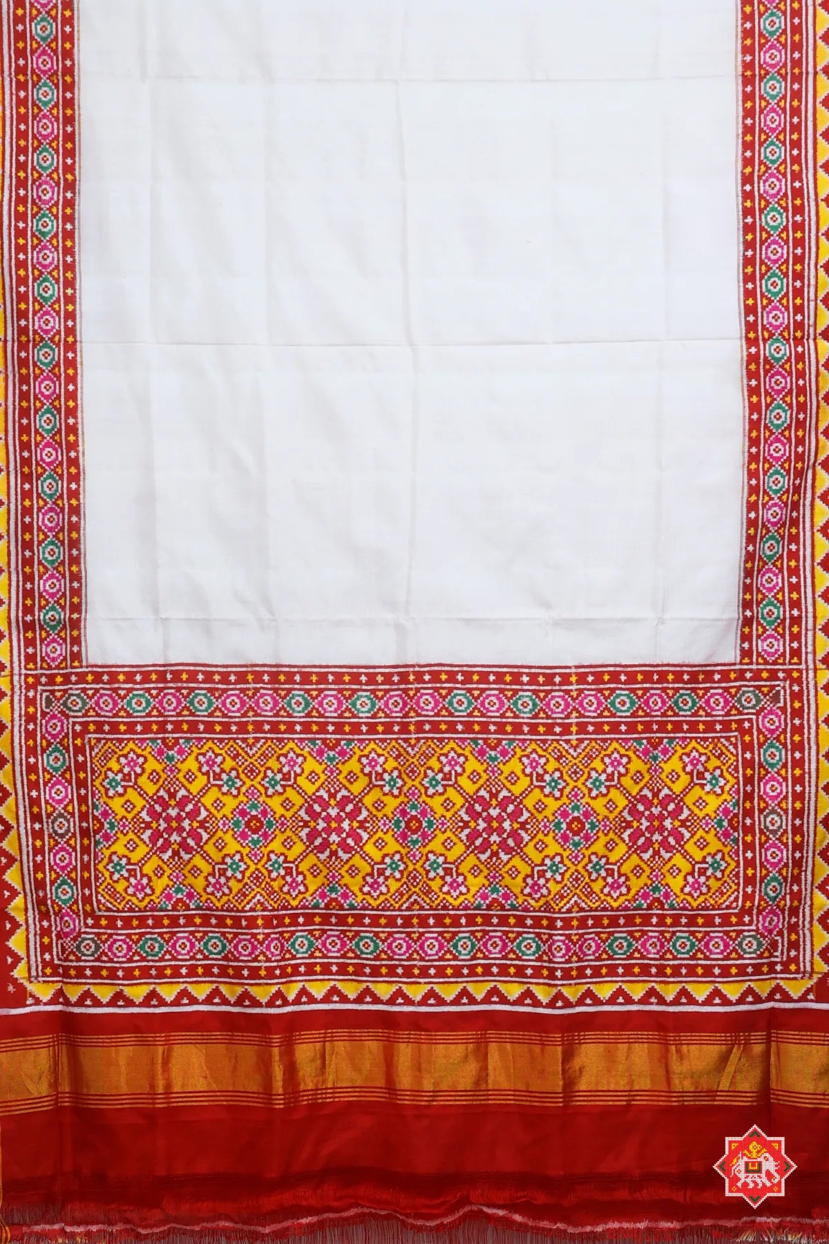 Patan patola plain white with pallu design traditional navratna pure double ikat patola saree