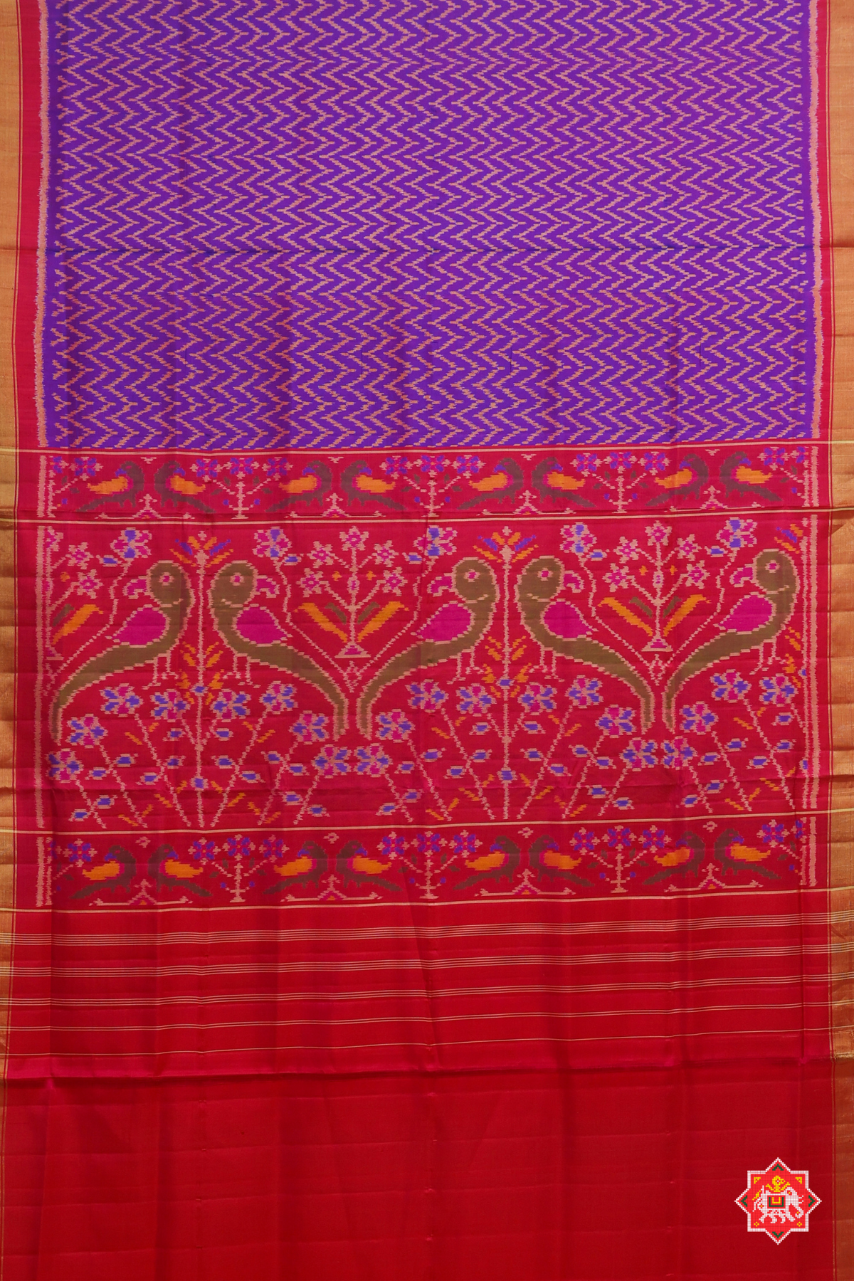 Zig-zag design with master pallu single ikat patola saree