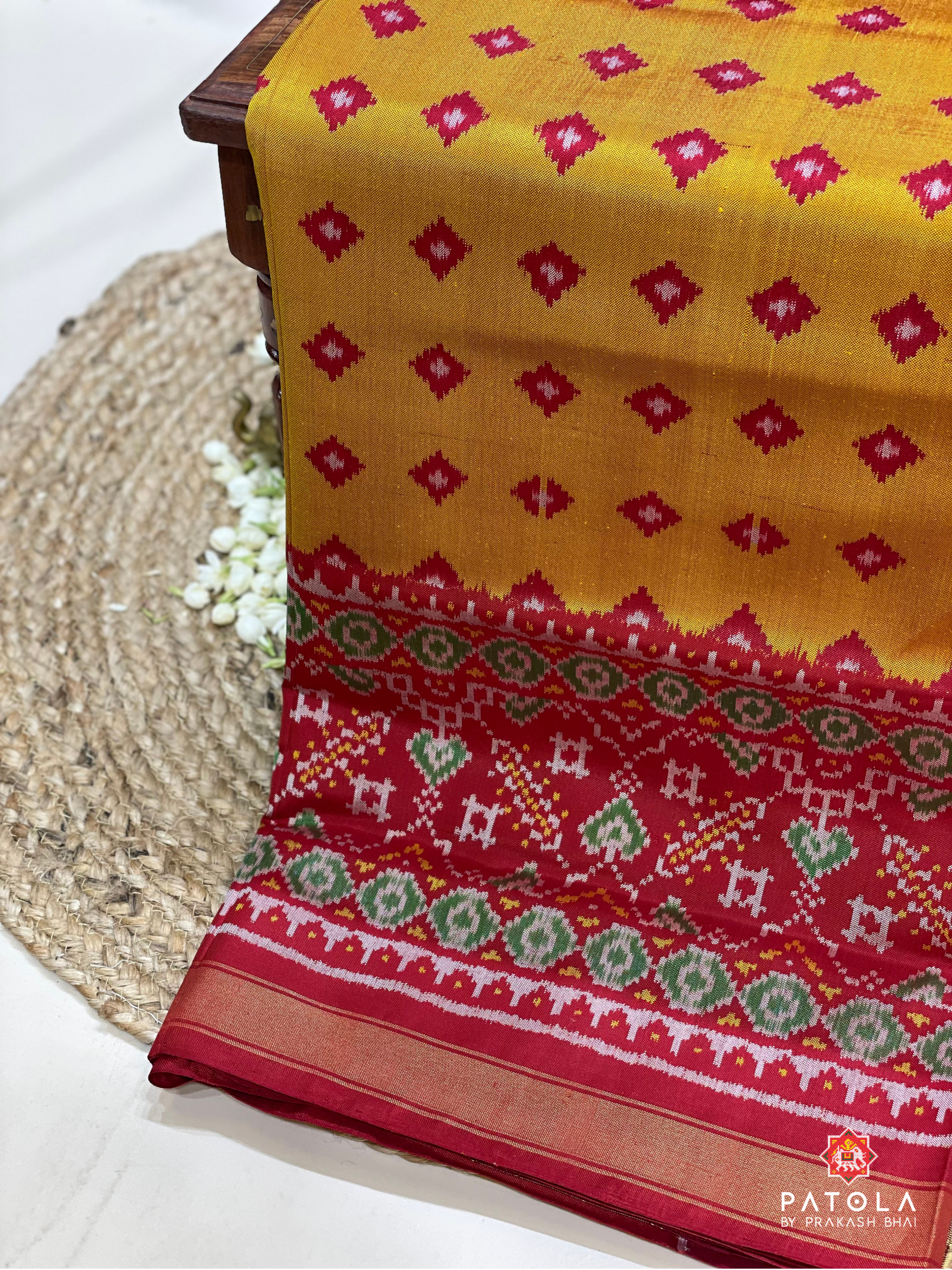 Manekchowk Scut Border With Patola Design Blouse Semi Double Ikat Saree