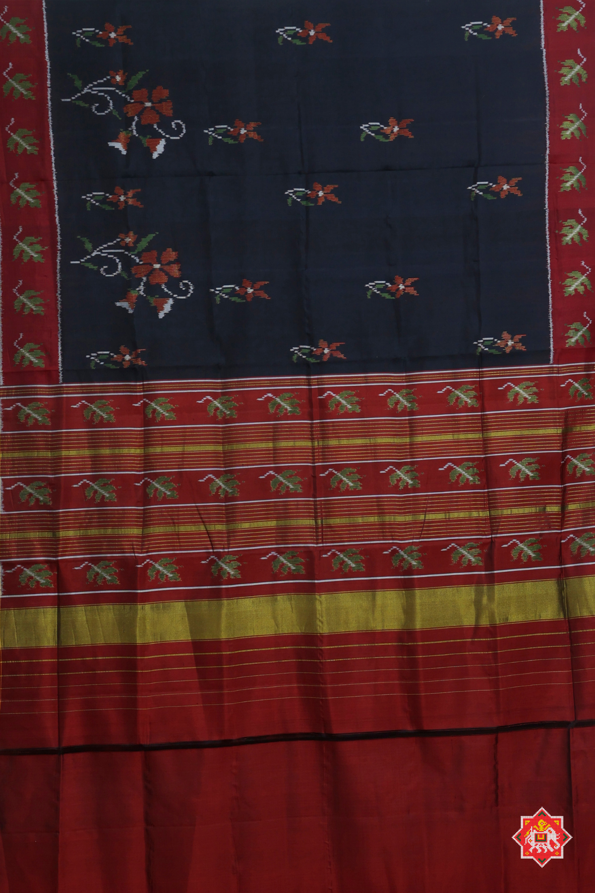 Master piece flowers design with small tissue border single ikat patola saree ( masterpiece & master weaving)
