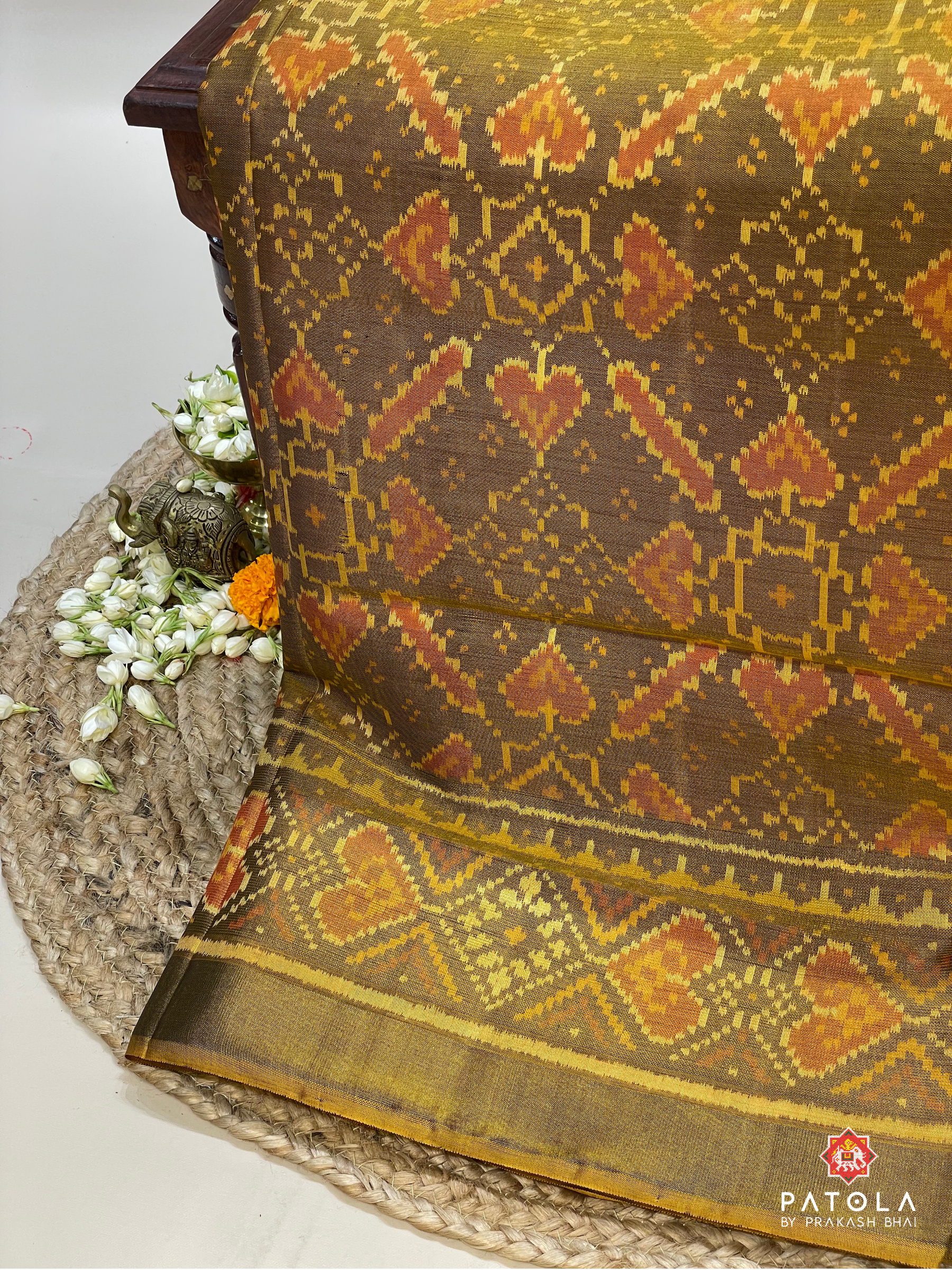 Manekchowk Design With Selaari Border Single Ikat Patola Saree