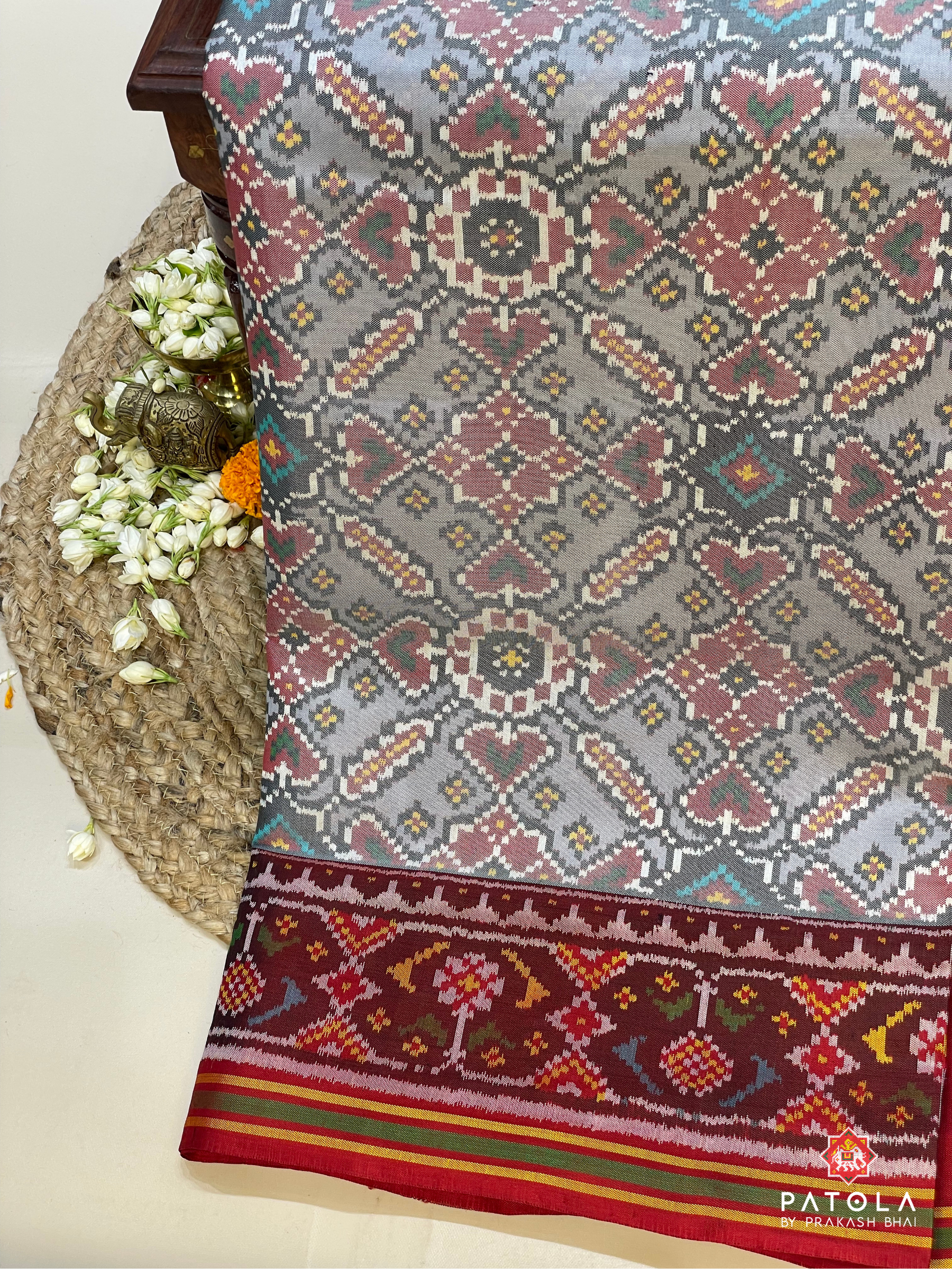 Manekchowk Design With Traditional Border Pallu Contrast Semi Double Ikat Saree