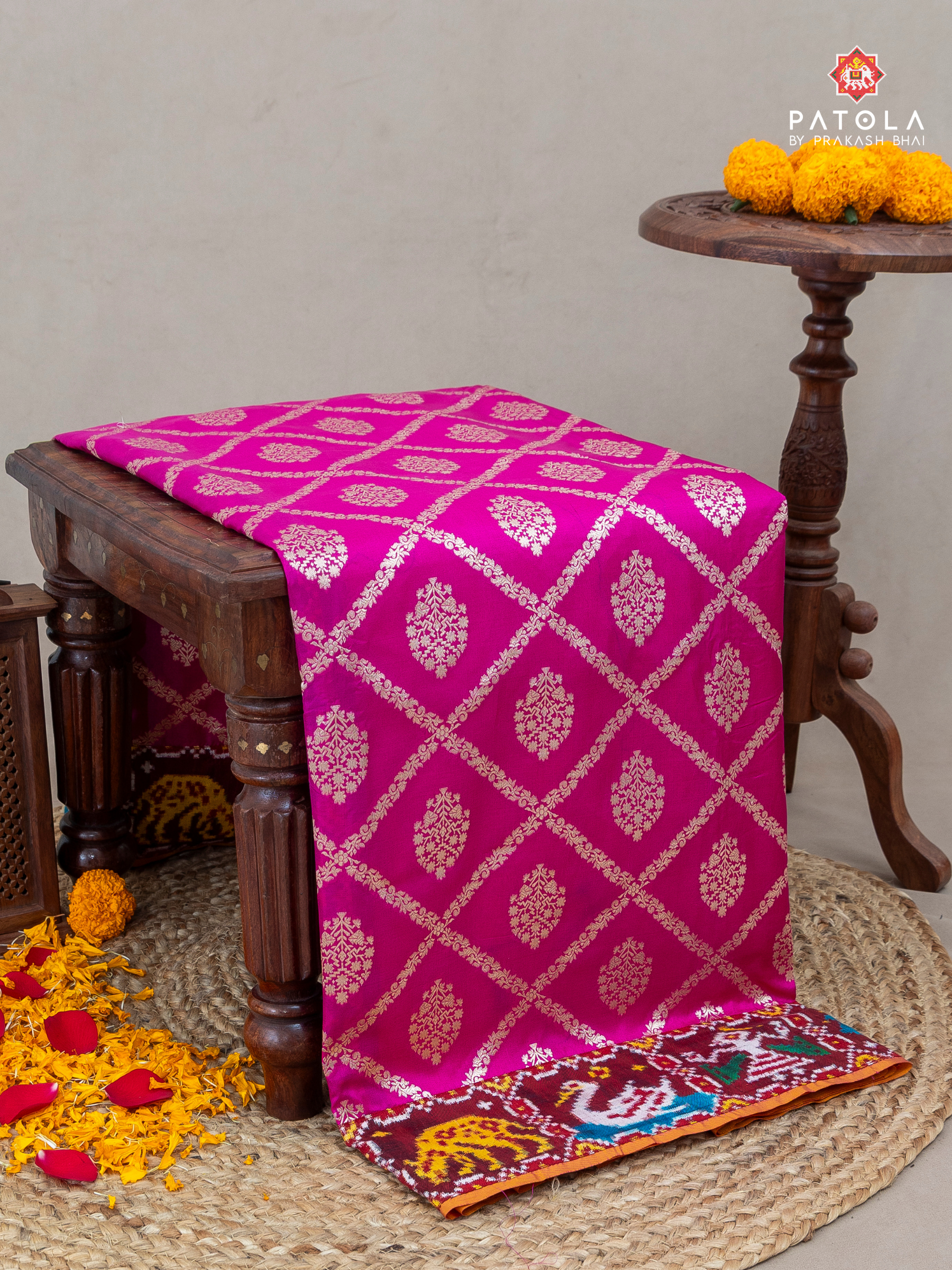 Masterpiece Pure patan Patola Border & pallu With pure Banarasi Saree