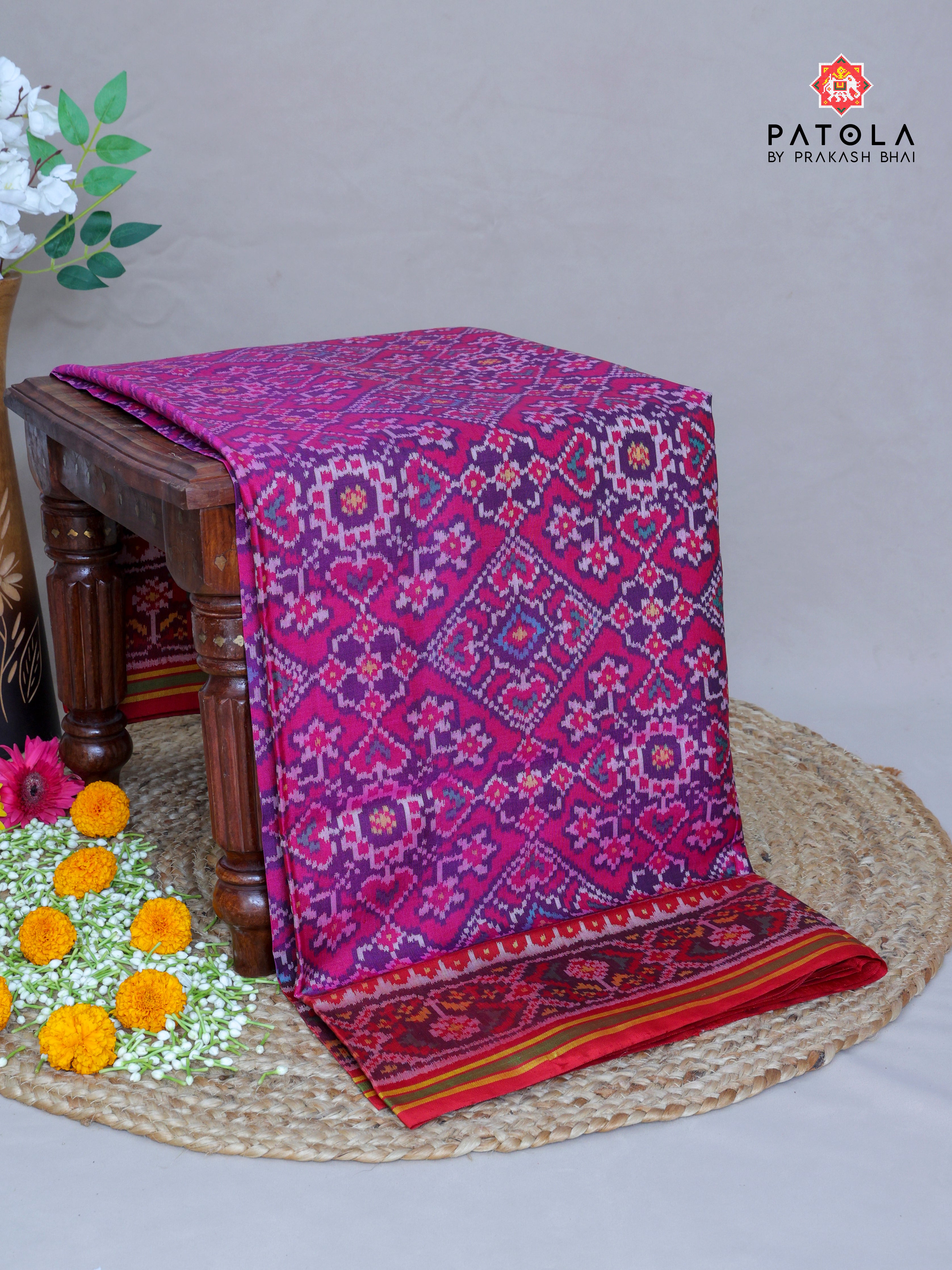 Navratna Pan Chanda Mix Design Semi Double Ikat Patola Saree