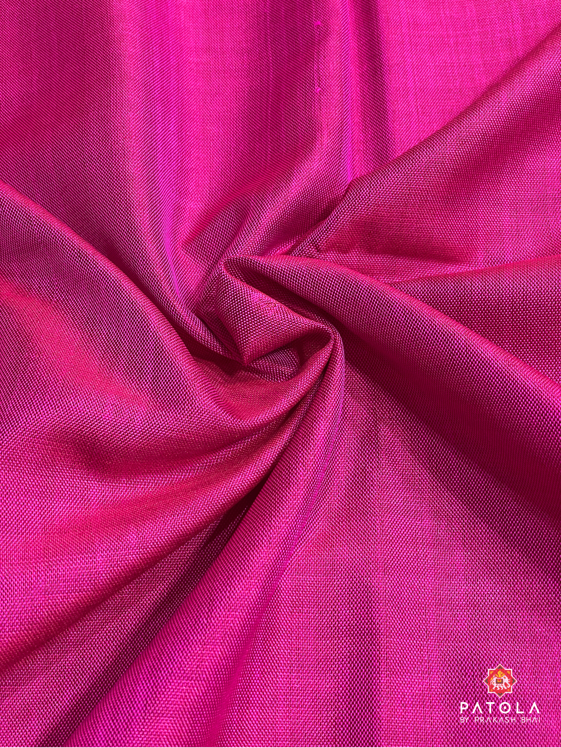 Zig-Zag Design With Elephent Scut Border Semi Double Ikat Saree