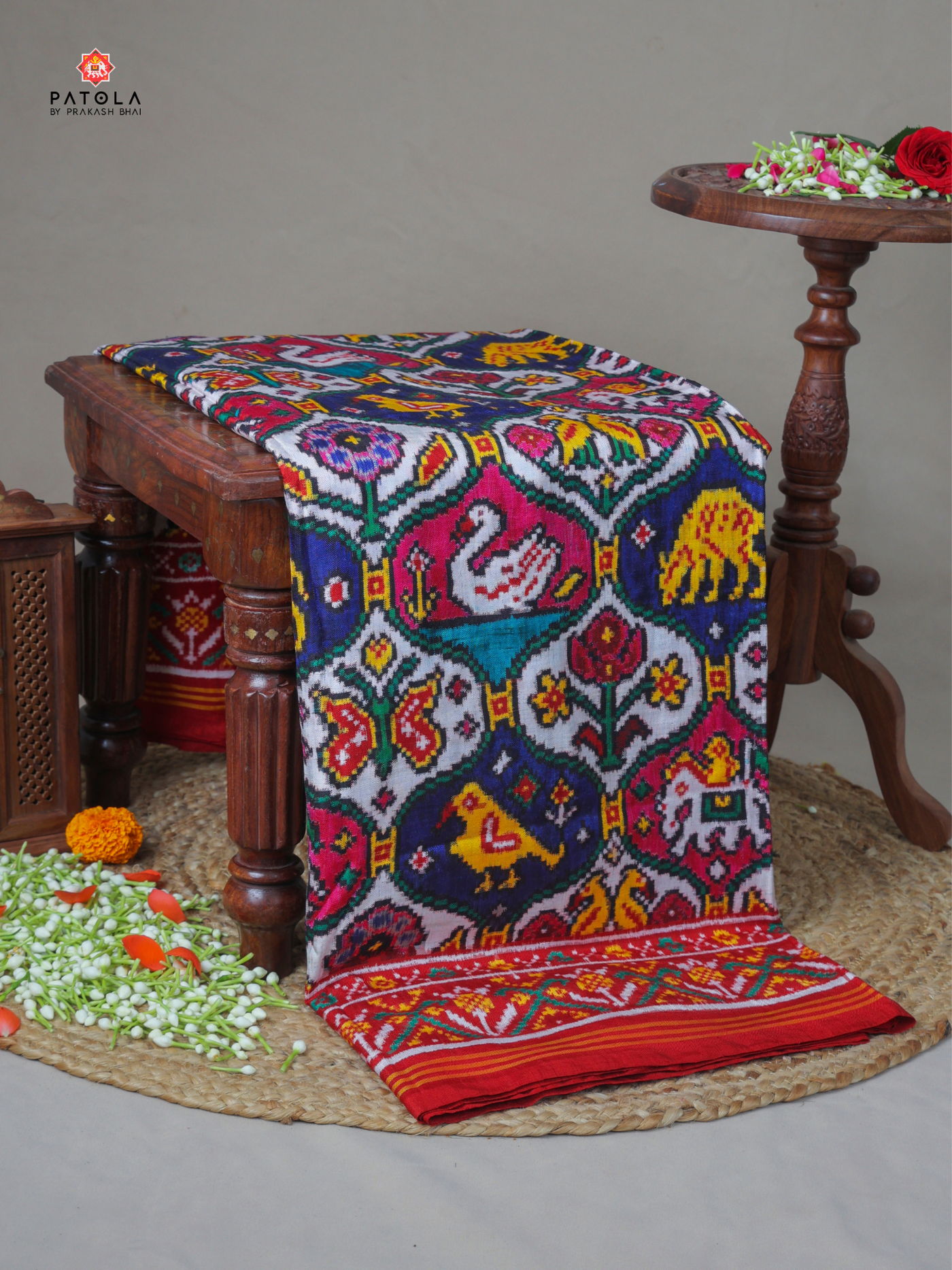 Five figures with chhabdi design pure double ikat patola saree