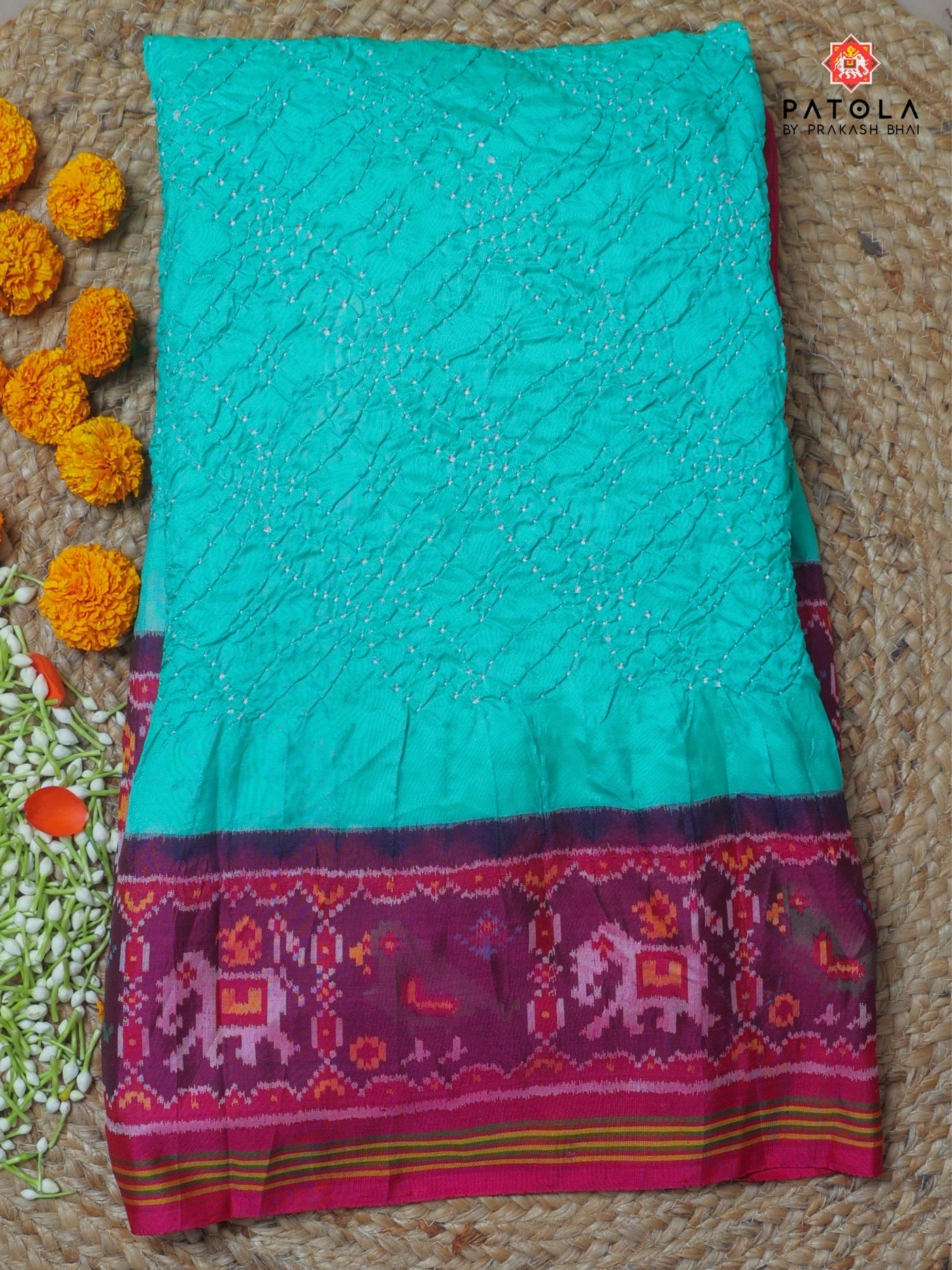 Hathi popat border with small bandhej patola saree blouse design