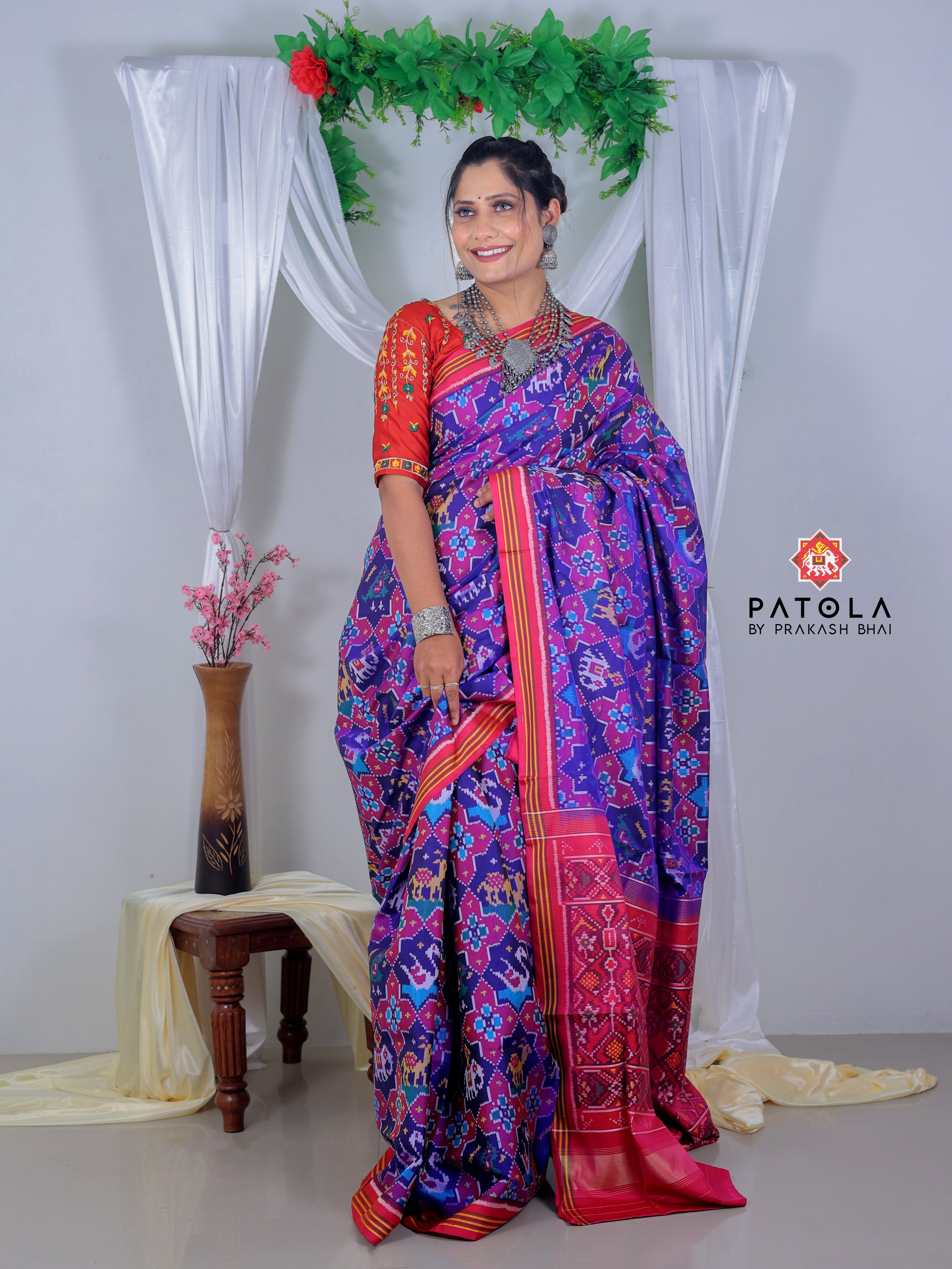 Stars Figures Designer Semi Double Ikat Patola Saree