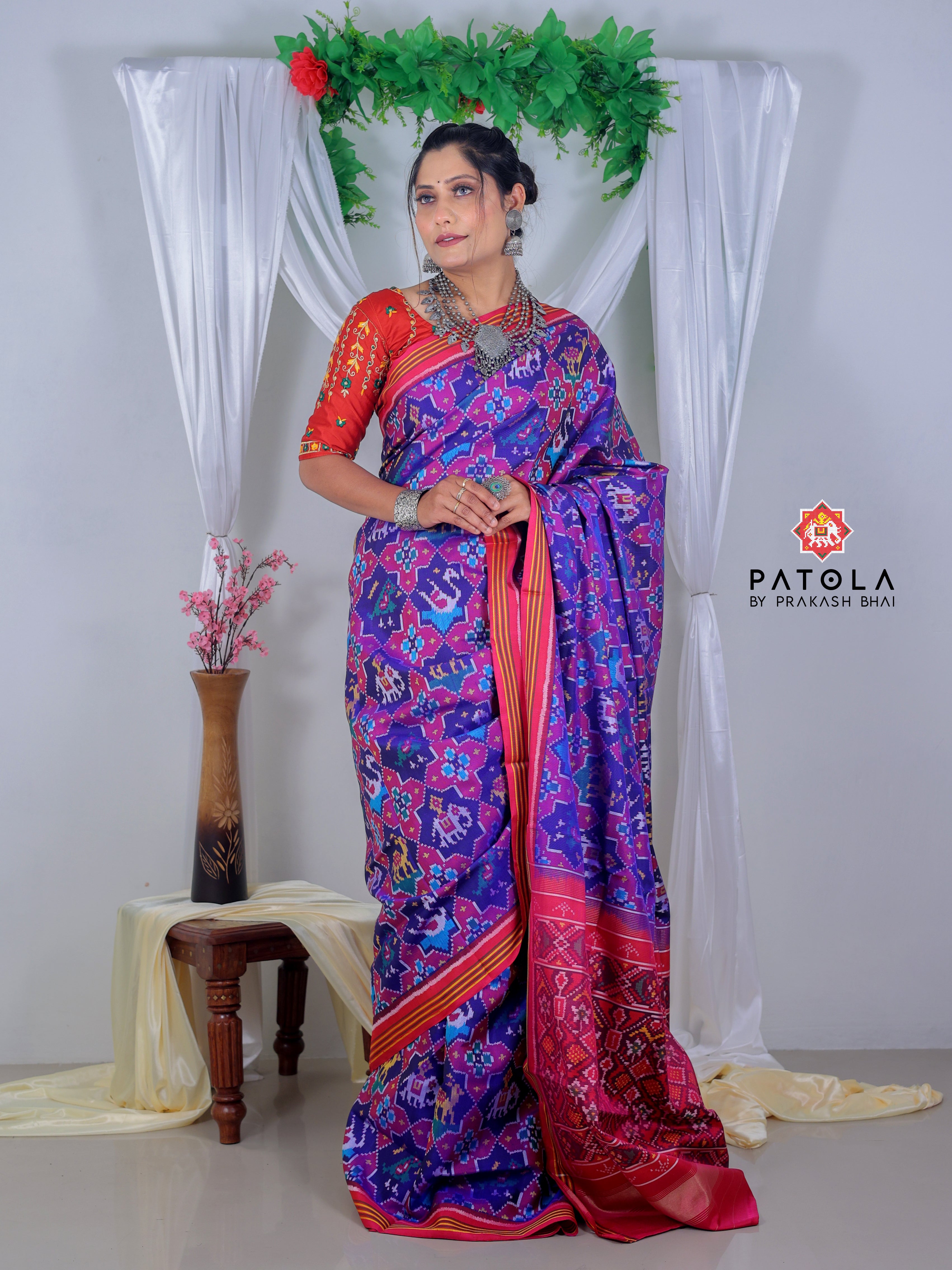 Stars Figures Designer Semi Double Ikat Patola Saree