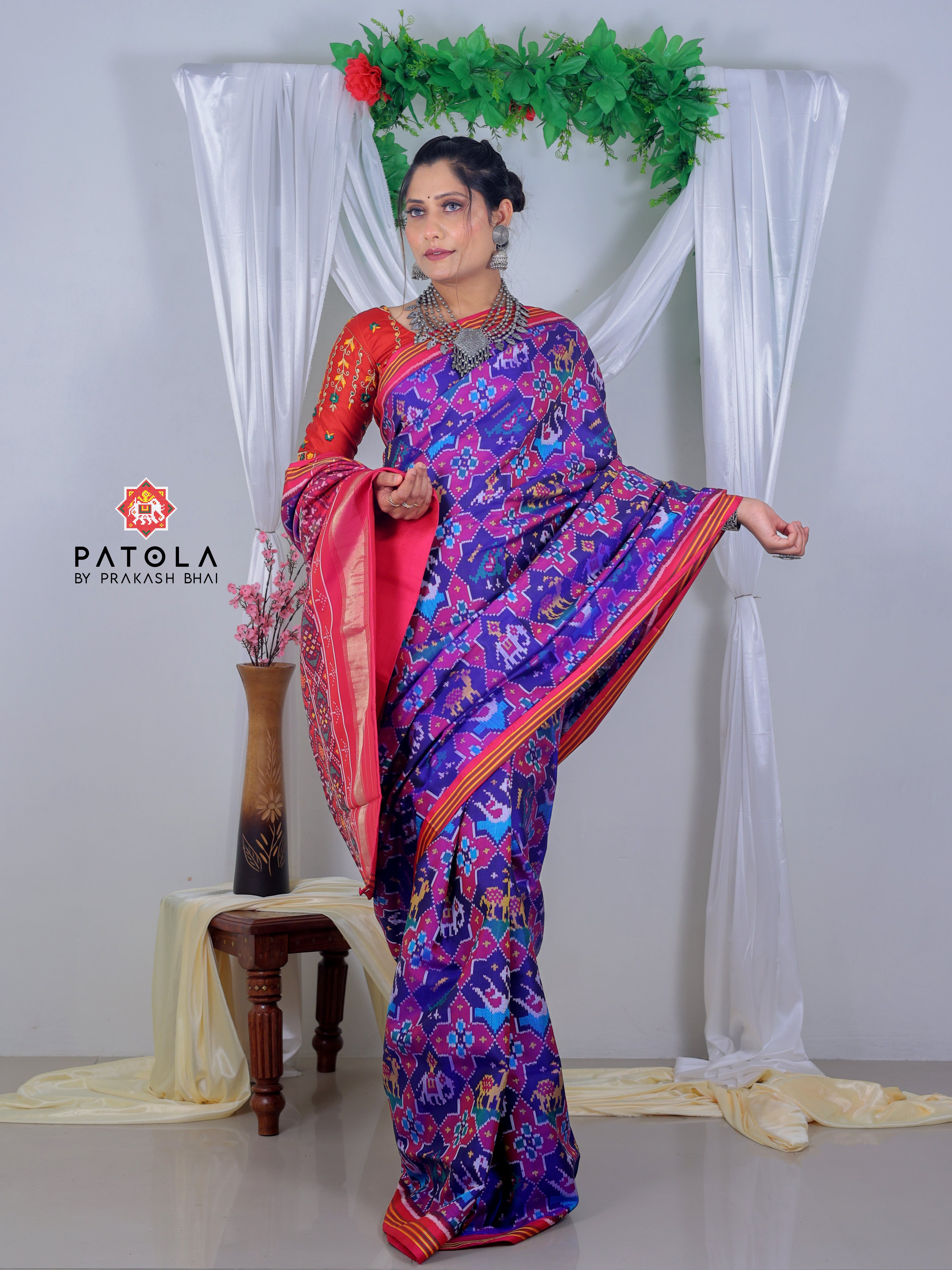 Stars Figures Designer Semi Double Ikat Patola Saree