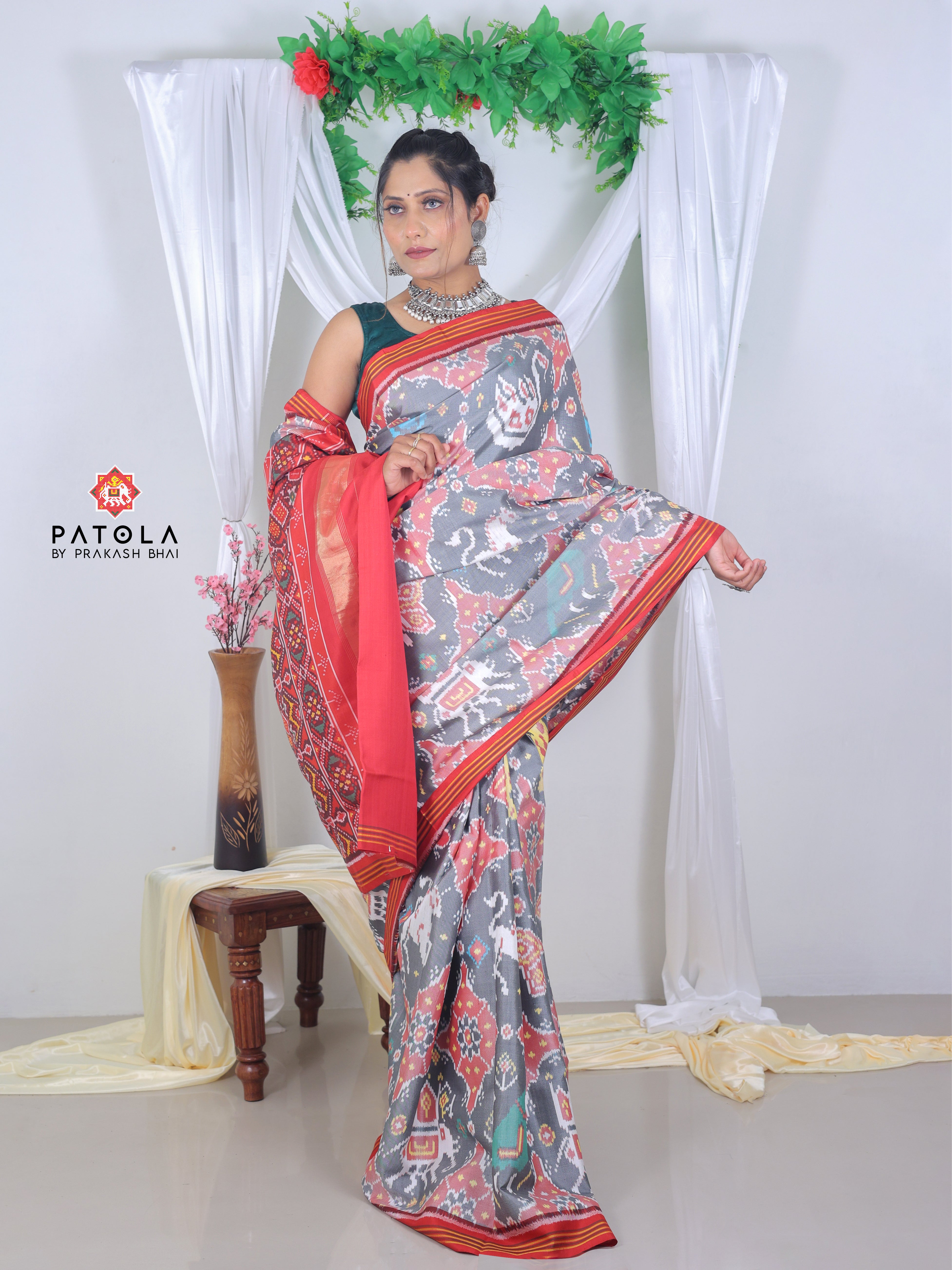 Figures With Gray Chhabdi Designer Semi Double Ikat Patola Saree