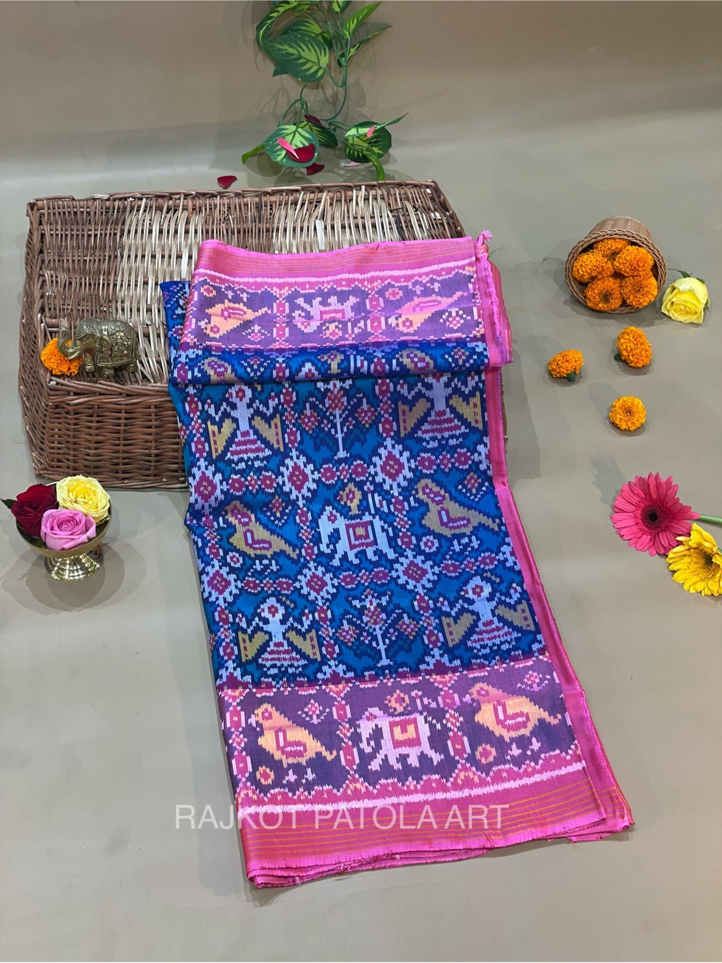 Rangoli Design With Elephant Motifs With Elephant And Parrot Border And Flower Pallu 1