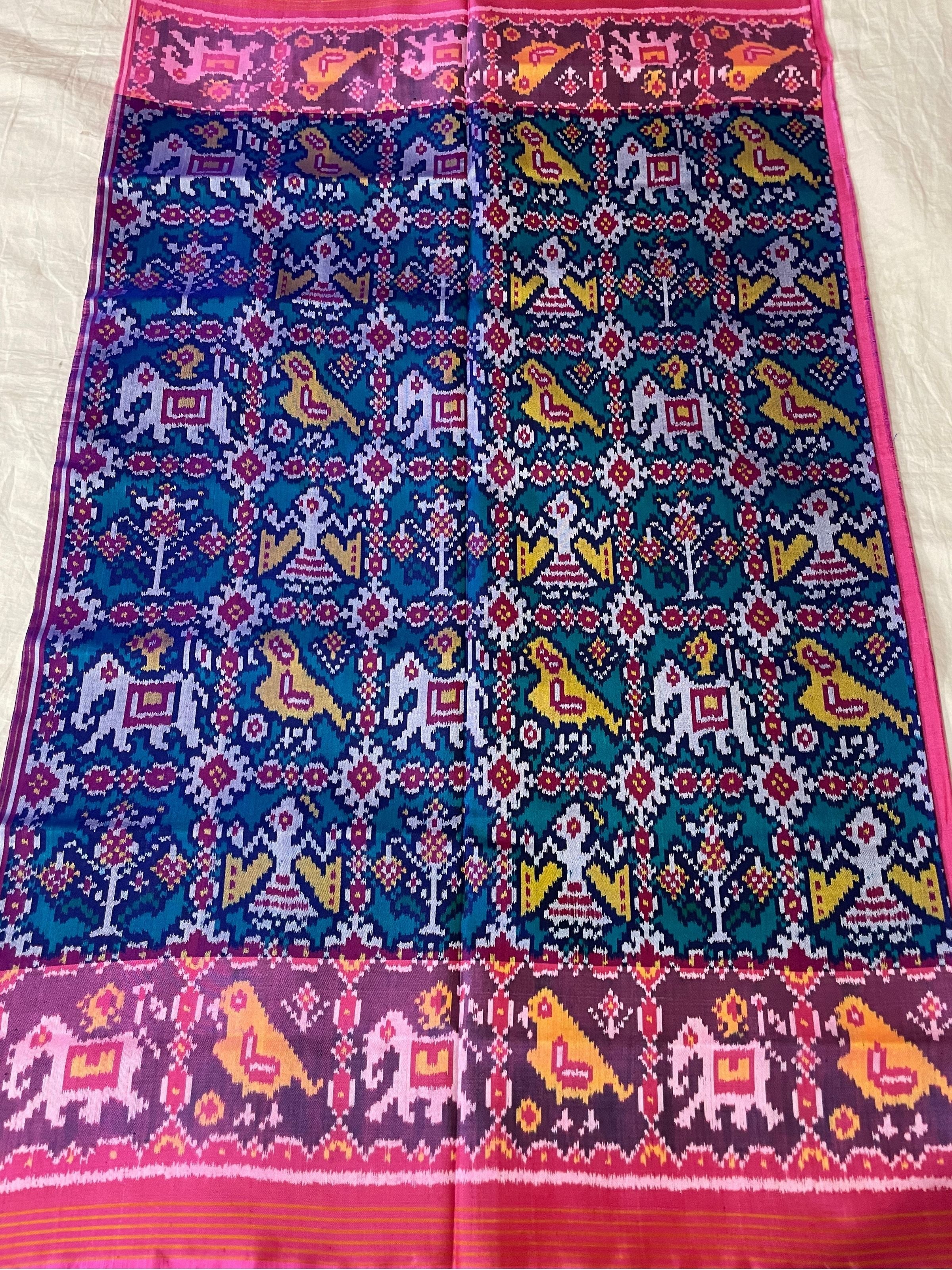 Rangoli Design With Elephant Motifs With Elephant And Parrot Border And Flower Pallu 3